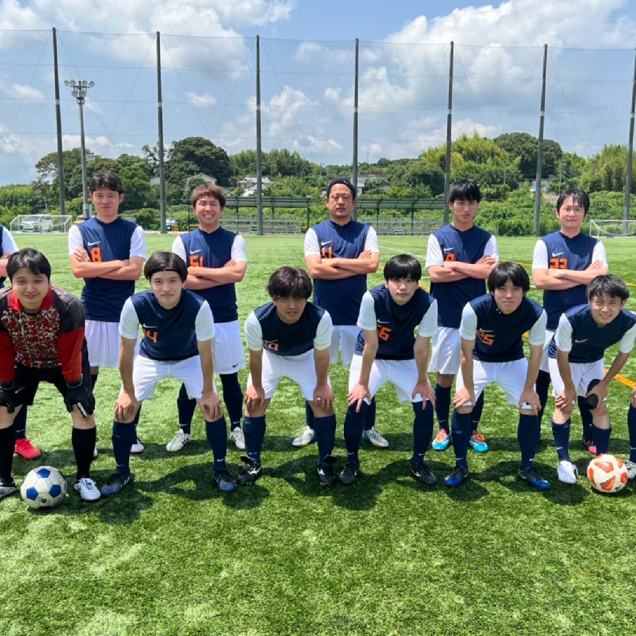 芝生で試合ができることに興奮して撮影した1枚。市リーグに参加しています。