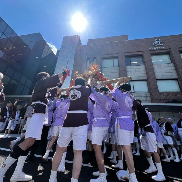 地域のお祭りにも参加し、地域の方々との交流も大事にしています。